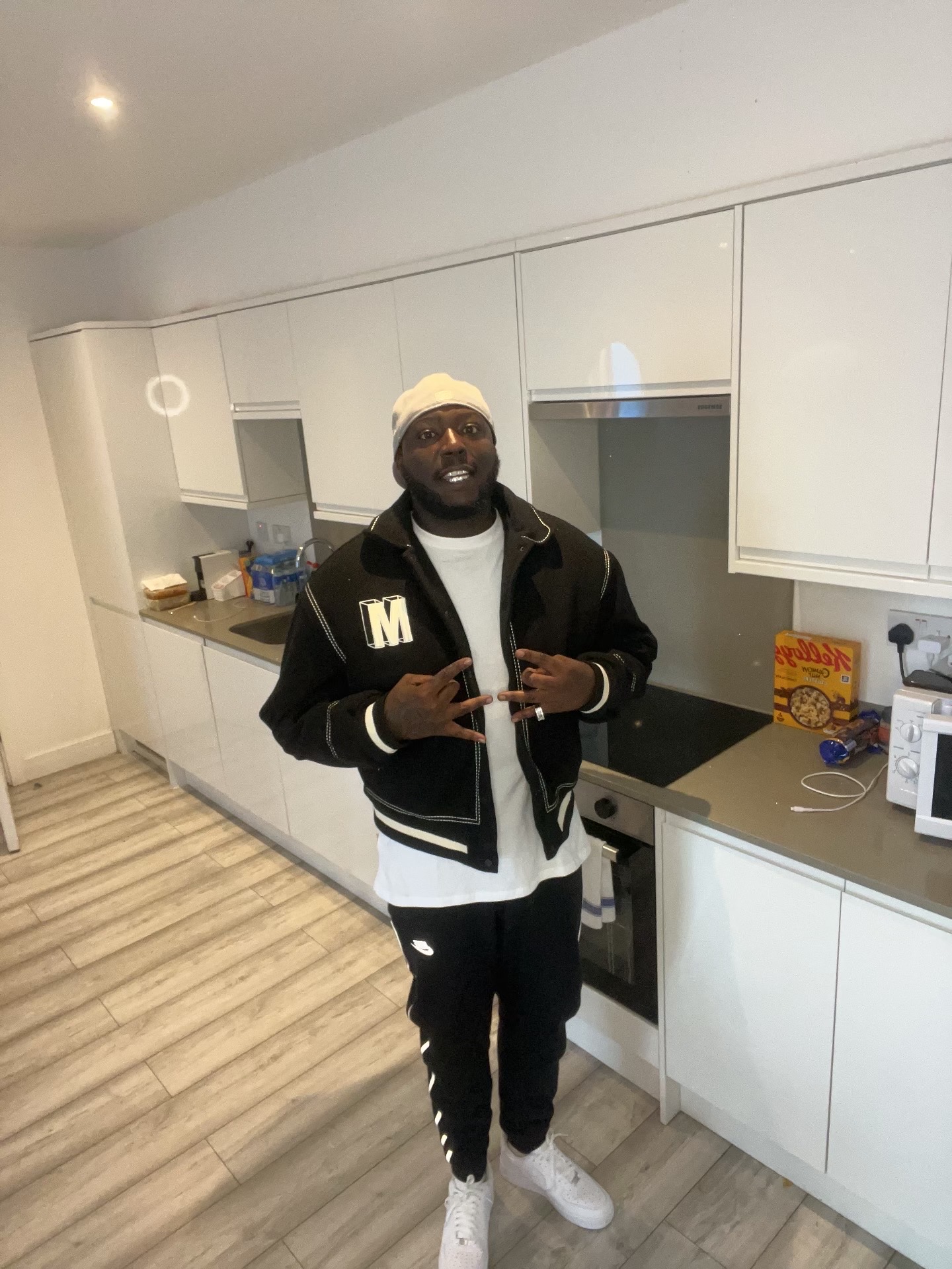 Profile of CEE CUATRO